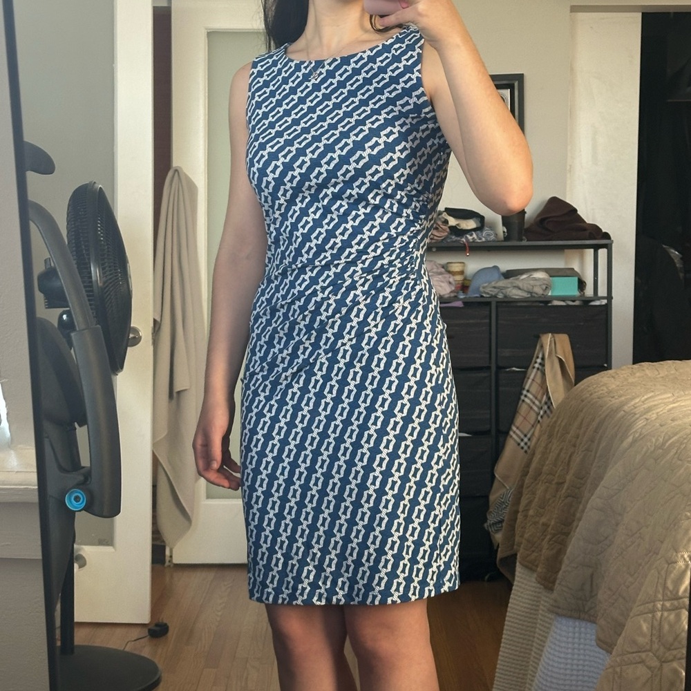 J. McLaughlin Blue White Geometric Patterned Sleeveless Stretchy Preppy Dress